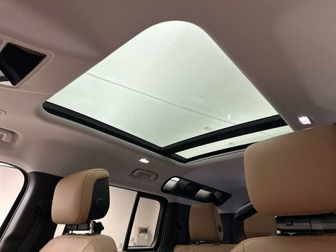 New 2026 Land Rover Defender 110 X-Dynamic SE image 15