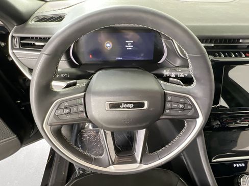 Used 2023 Jeep Grand Cherokee Altitude image 11