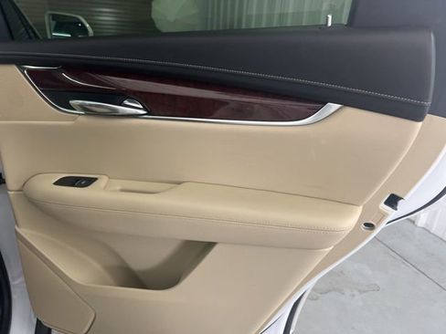 Used 2017 Cadillac XT5 Premium Luxury image 19