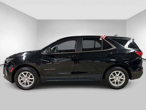 Used 2023 Chevrolet Equinox LT image 2