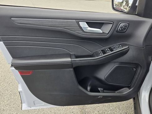 Used 2025 Ford Escape SE w/ PHEV Premium Package FWD image 17