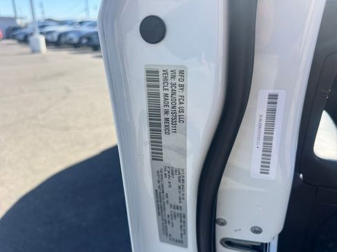 Used 2025 Jeep Compass Trailhawk image 27