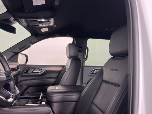 Used 2025 GMC Yukon Denali image 23