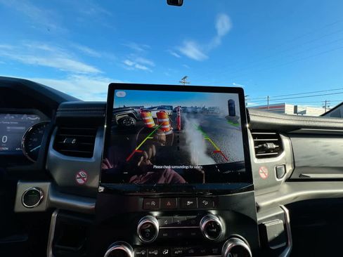 Used 2024 Ford Expedition Max XLT image 17