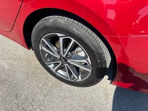 Used 2022 Kia Forte LXS FWD image 7