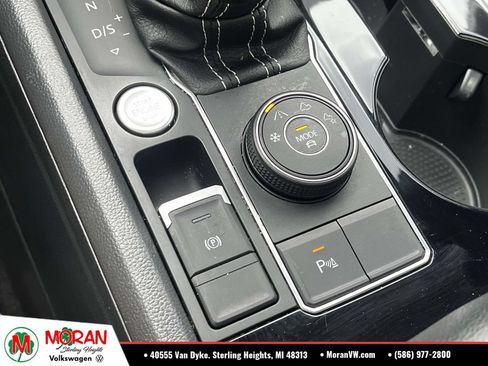Certified 2023 Volkswagen Atlas Cross Sport SEL AWD/4WD image 32