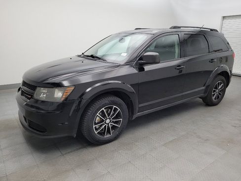 Used 2017 Dodge Journey SE w/ Flexible Seating Group image 2