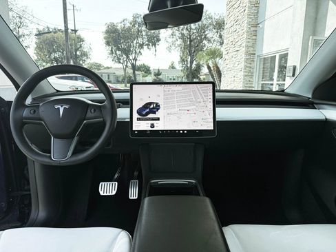 Used 2023 Tesla Model Y Performance image 25