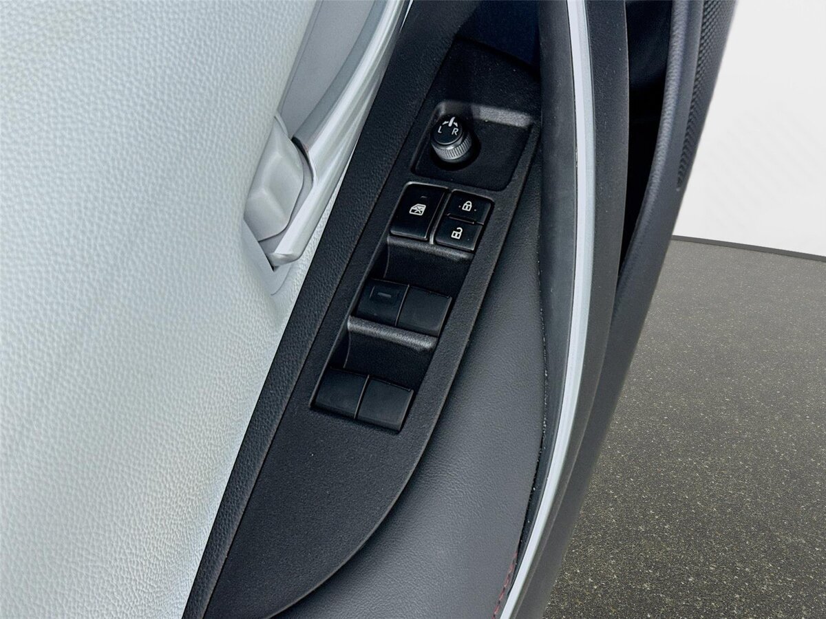 Used 2024 Toyota Corolla SE FWD image 18