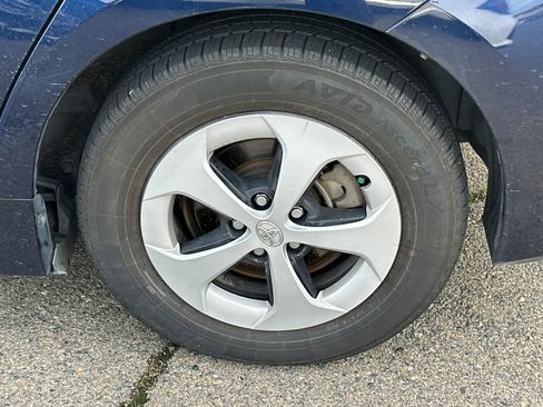 Used 2012 Toyota Prius Two image 18