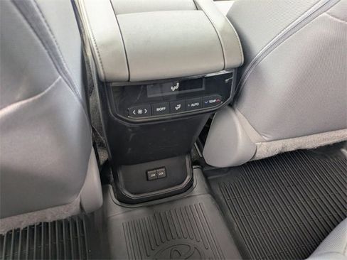 Used 2023 Toyota Highlander LE image 15