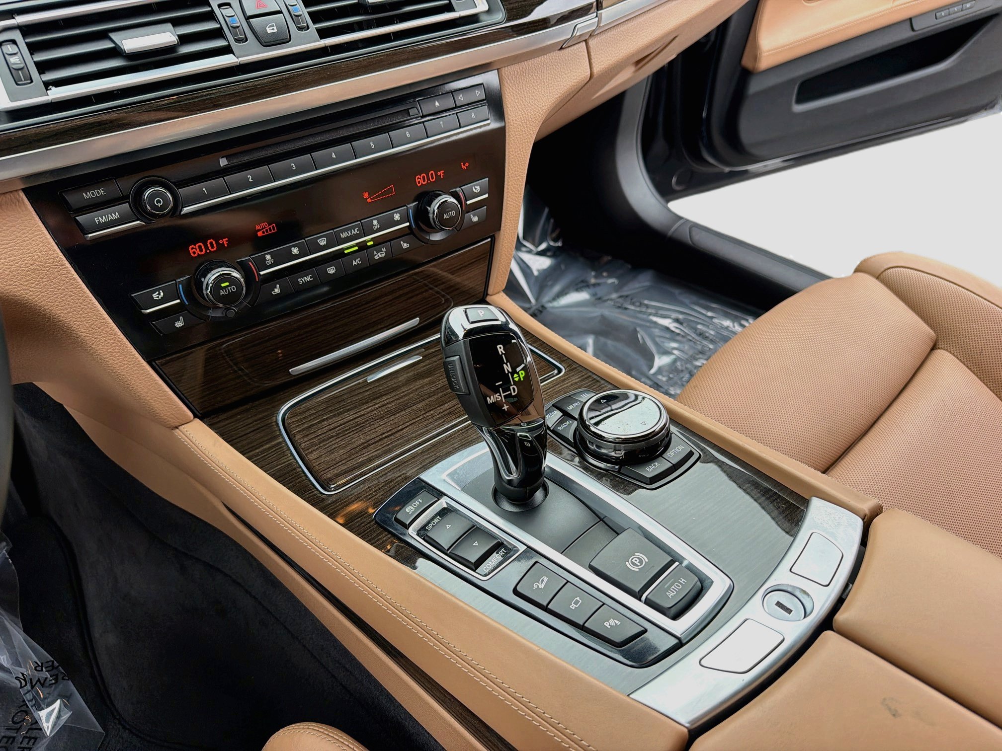 Used 2015 BMW 750i xDrive AWD/4WD image 17