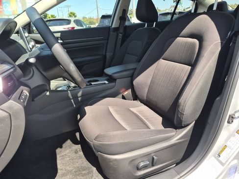 Used 2025 Nissan Altima 2.5 SV FWD image 25
