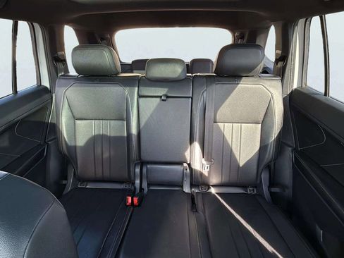 Used 2023 Volkswagen Tiguan SE R-Line image 14