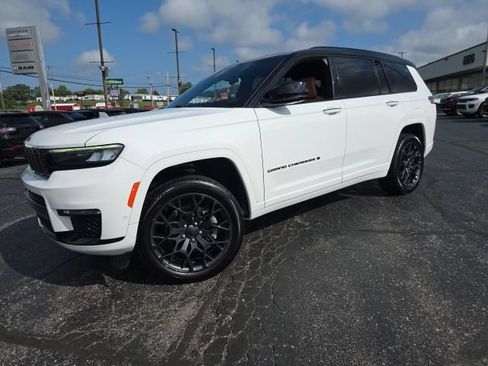 Used 2024 Jeep Grand Cherokee L Summit AWD/4WD image 2