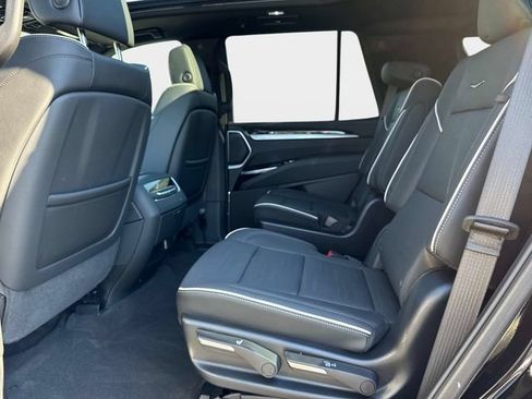 Certified 2025 Cadillac Escalade Premium Luxury AWD/4WD image 13