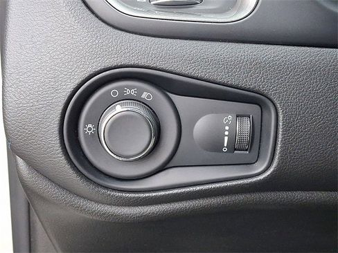 Used 2023 Jeep Renegade Latitude image 26