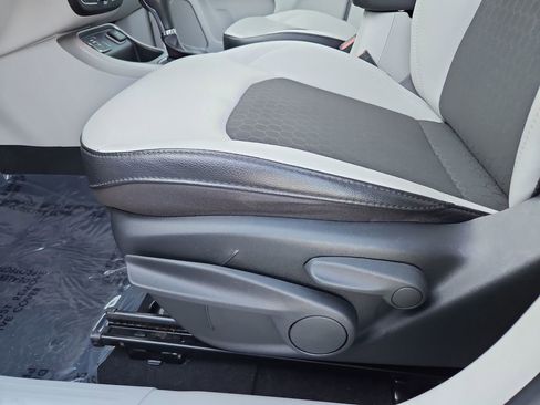 Used 2020 Jeep Compass Latitude image 25