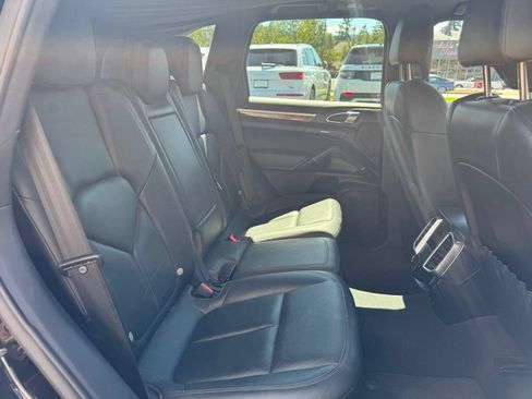 Used 2011 Porsche Cayenne AWD/4WD image 16