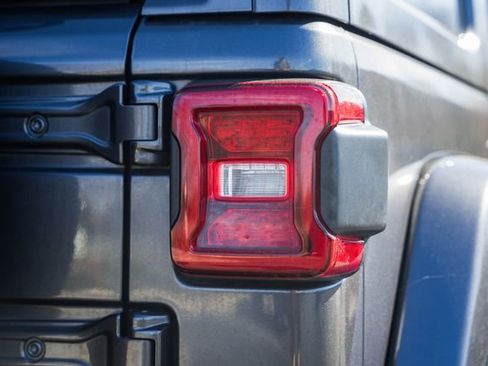 Used 2021 Jeep Wrangler Unlimited Sahara image 8