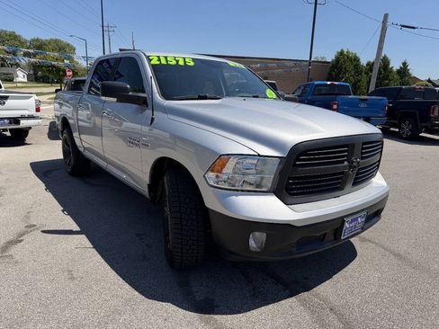 Used 2017 RAM 1500 Classic SLT w/ SLT Plus D←cor Group AWD/4WD image 3