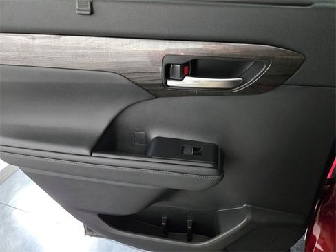 Used 2023 Toyota Highlander Platinum image 19