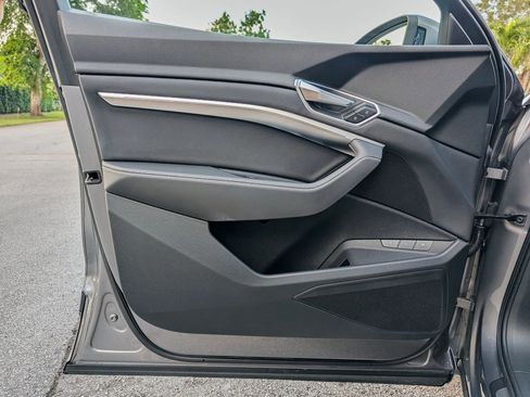 Used 2021 Audi e-tron Premium w/ Towing Package image 24