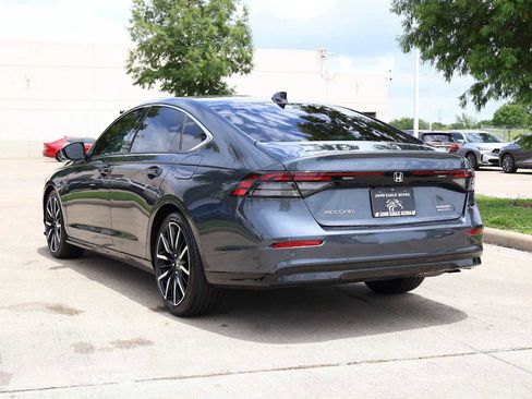 Used 2025 Honda Accord Touring image 4