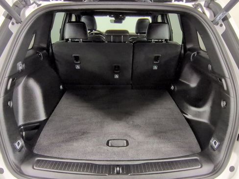 Certified 2025 Jeep Grand Cherokee Altitude AWD/4WD image 37