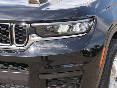 Used 2023 Jeep Grand Cherokee L Laredo AWD/4WD image 8