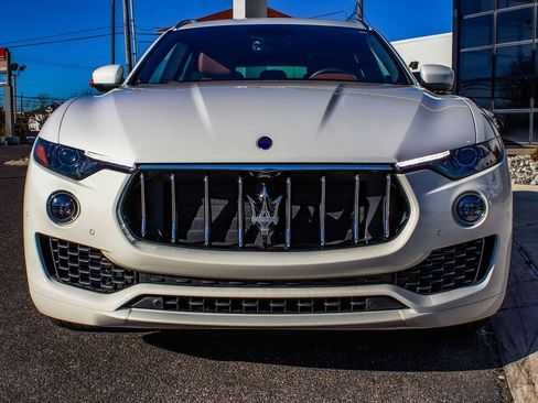 Used 2021 Maserati Levante image 2