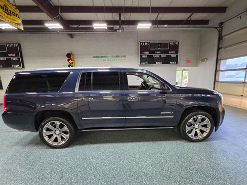 Used 2017 GMC Yukon XL Denali w/ Open Road Package AWD/4WD image 5