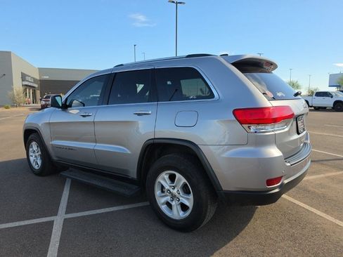 Used 2017 Jeep Grand Cherokee Laredo w/ Quick Order Package 2BE RWD image 2