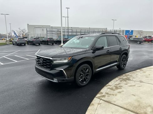 New 2025 Honda Pilot Touring image 4