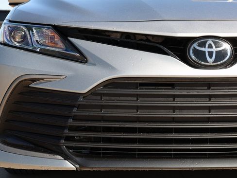 Used 2024 Toyota Camry LE image 9