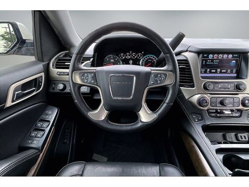Used 2018 GMC Yukon XL Denali w/ Denali Ultimate Package AWD/4WD image 8