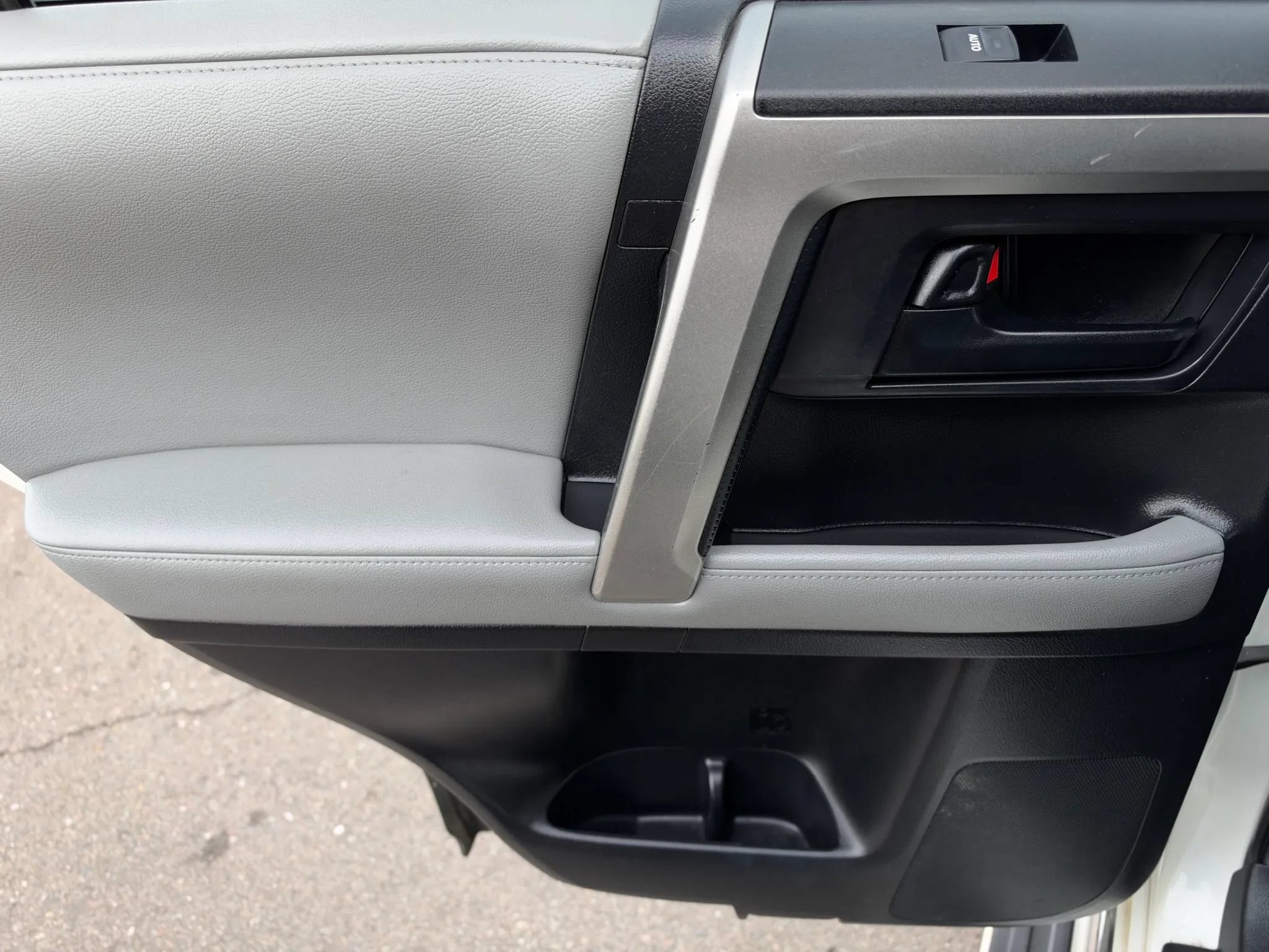 Used 2012 Toyota 4Runner SR5 w/ Convenience Pkg RWD image 17