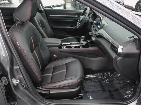 Used 2025 Nissan Altima 2.5 SR FWD image 17