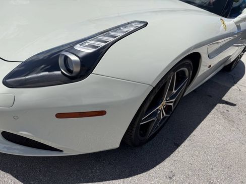 Used 2015 Ferrari California T RWD image 17