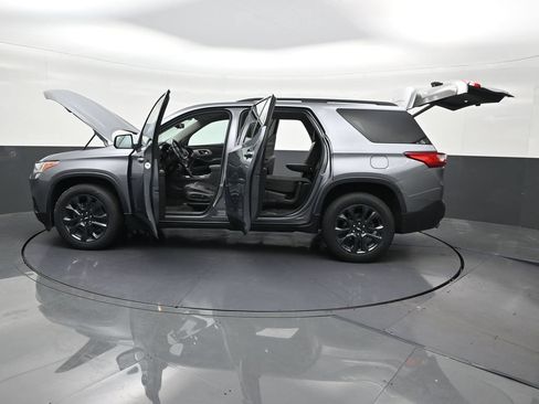 Used 2021 Chevrolet Traverse RS FWD image 34