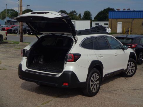 Certified 2025 Subaru Outback Premium AWD/4WD image 7