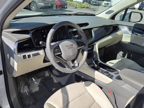 Used 2024 Cadillac XT6 Premium Luxury w/ Technology Package image 5