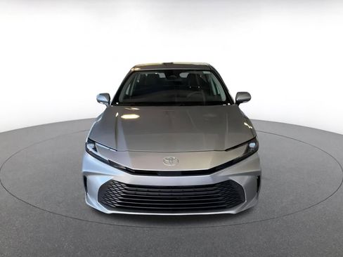 Used 2025 Toyota Camry LE image 5