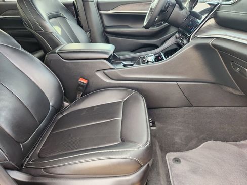 Used 2025 Jeep Grand Cherokee L Limited w/ Luxury Tech Group II image 16