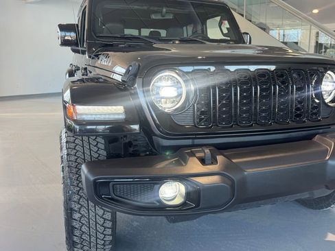Used 2023 Jeep Gladiator Overland image 11
