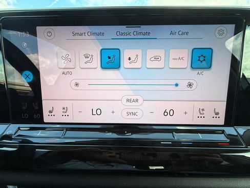 Used 2025 Volkswagen Atlas SE AWD/4WD image 29
