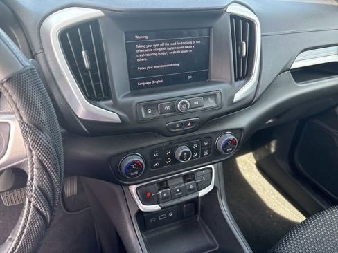 Used 2023 GMC Terrain SLE w/ Driver Convenience Package image 5
