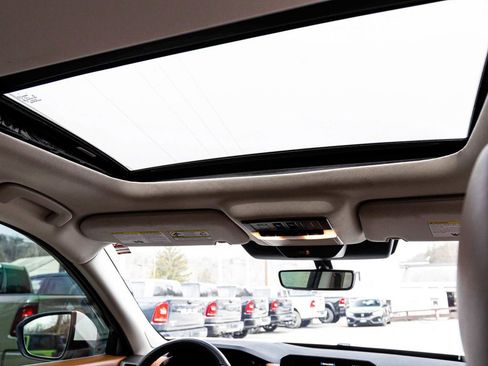 Used 2024 Nissan Pathfinder Platinum image 34