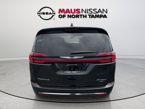 Used 2024 Chrysler Pacifica Limited FWD image 6