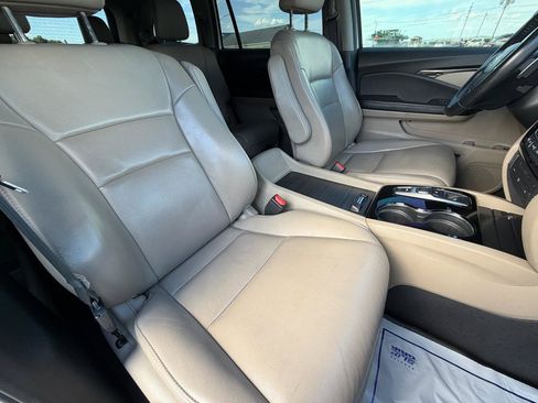 Used 2017 Honda Pilot Touring image 17